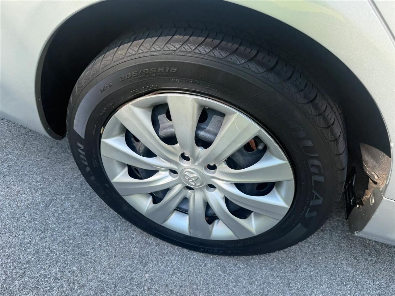 Toyota Corolla 4dr Sdn Auto LE Special Edition (Natl) 2013