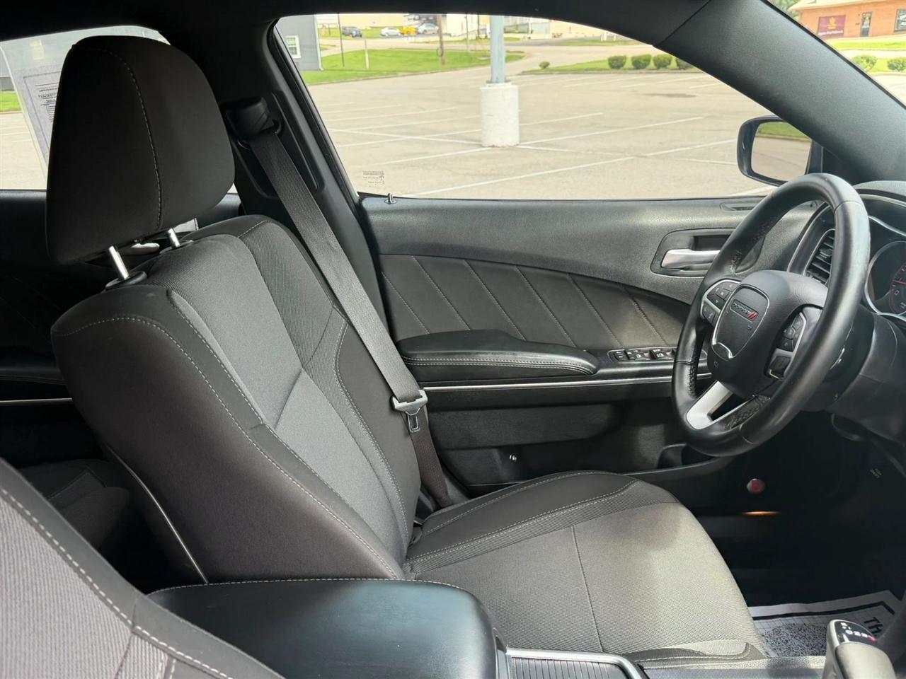 Dodge Charger 4dr Sdn SXT RWD 2015