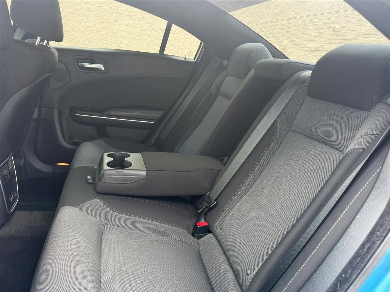 Dodge Charger 4dr Sdn SXT RWD 2015