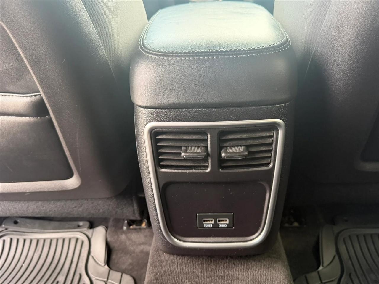 Dodge Charger 4dr Sdn SXT RWD 2015