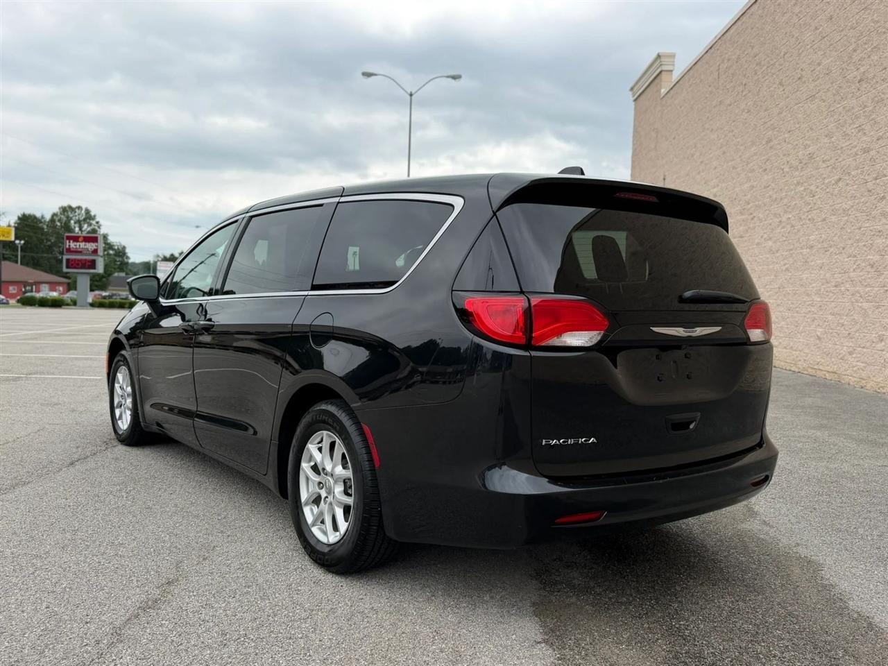 Chrysler Pacifica Touring FWD 2017