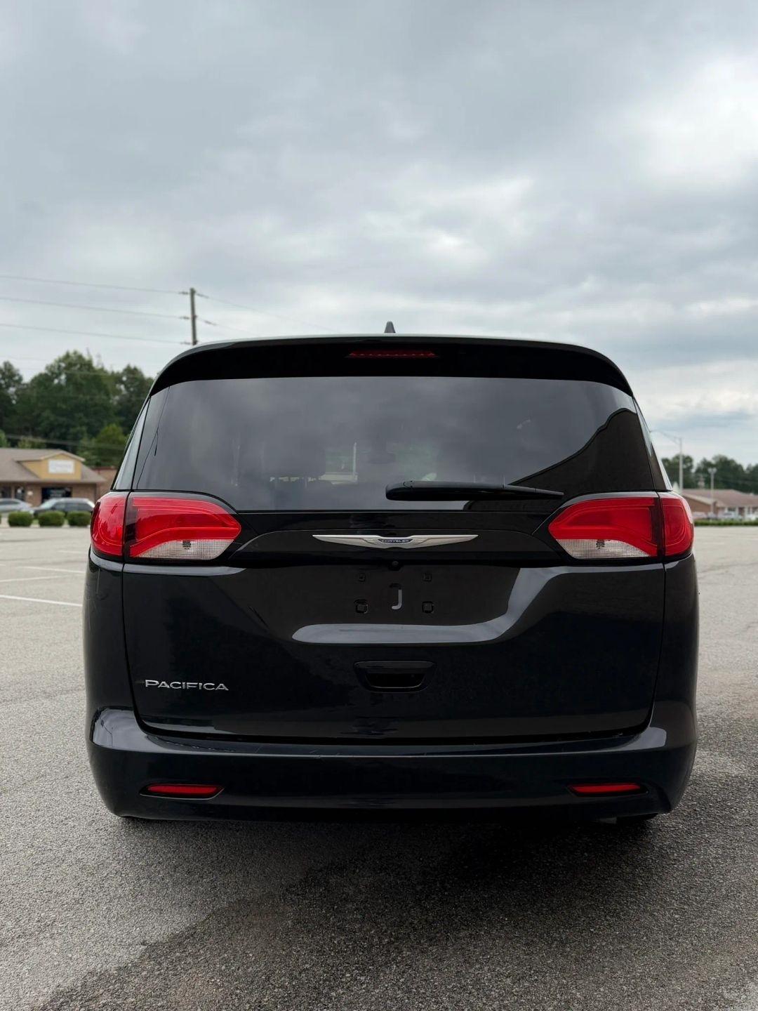 Chrysler Pacifica Touring FWD 2017
