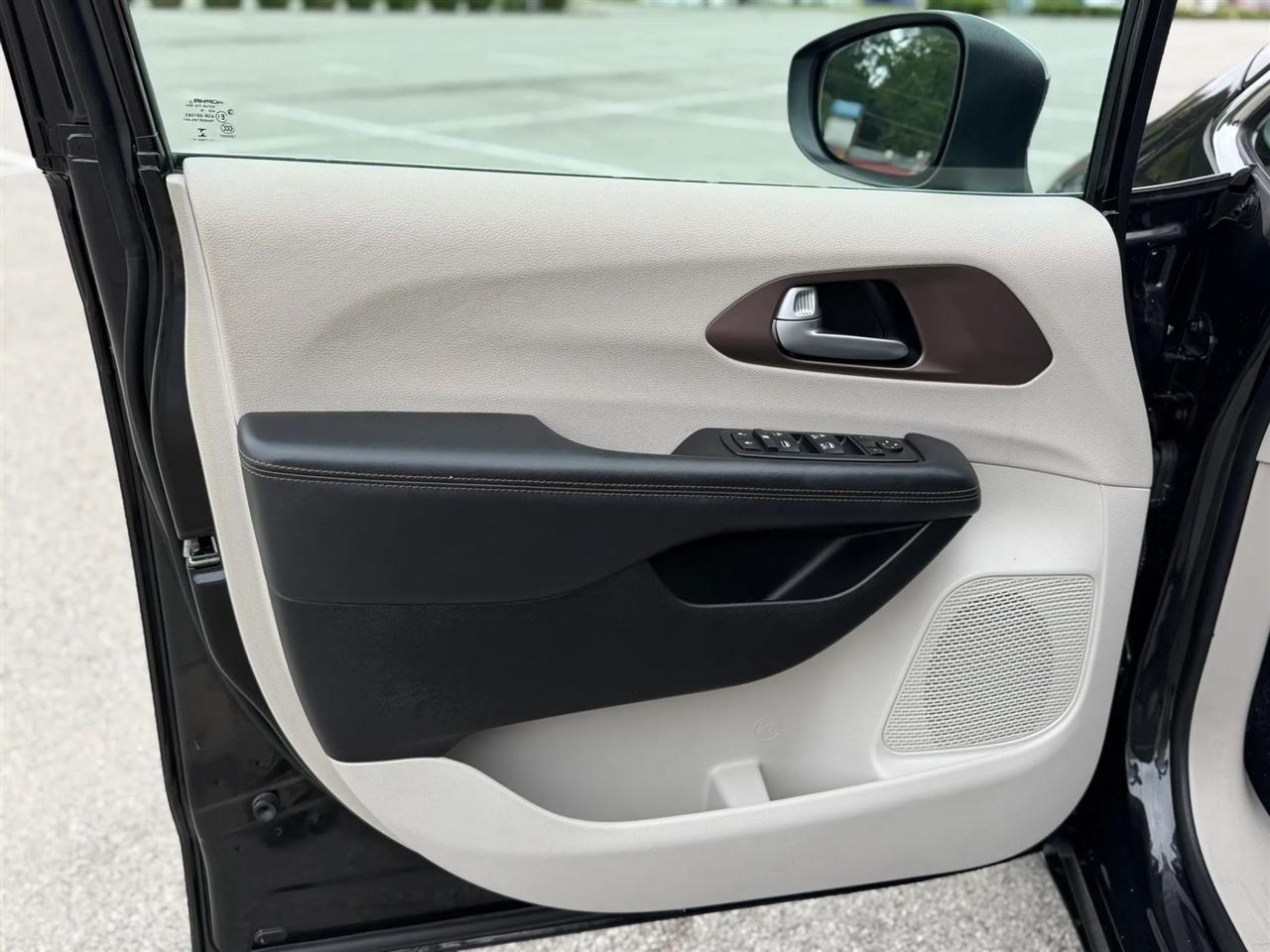 Chrysler Pacifica Touring FWD 2017