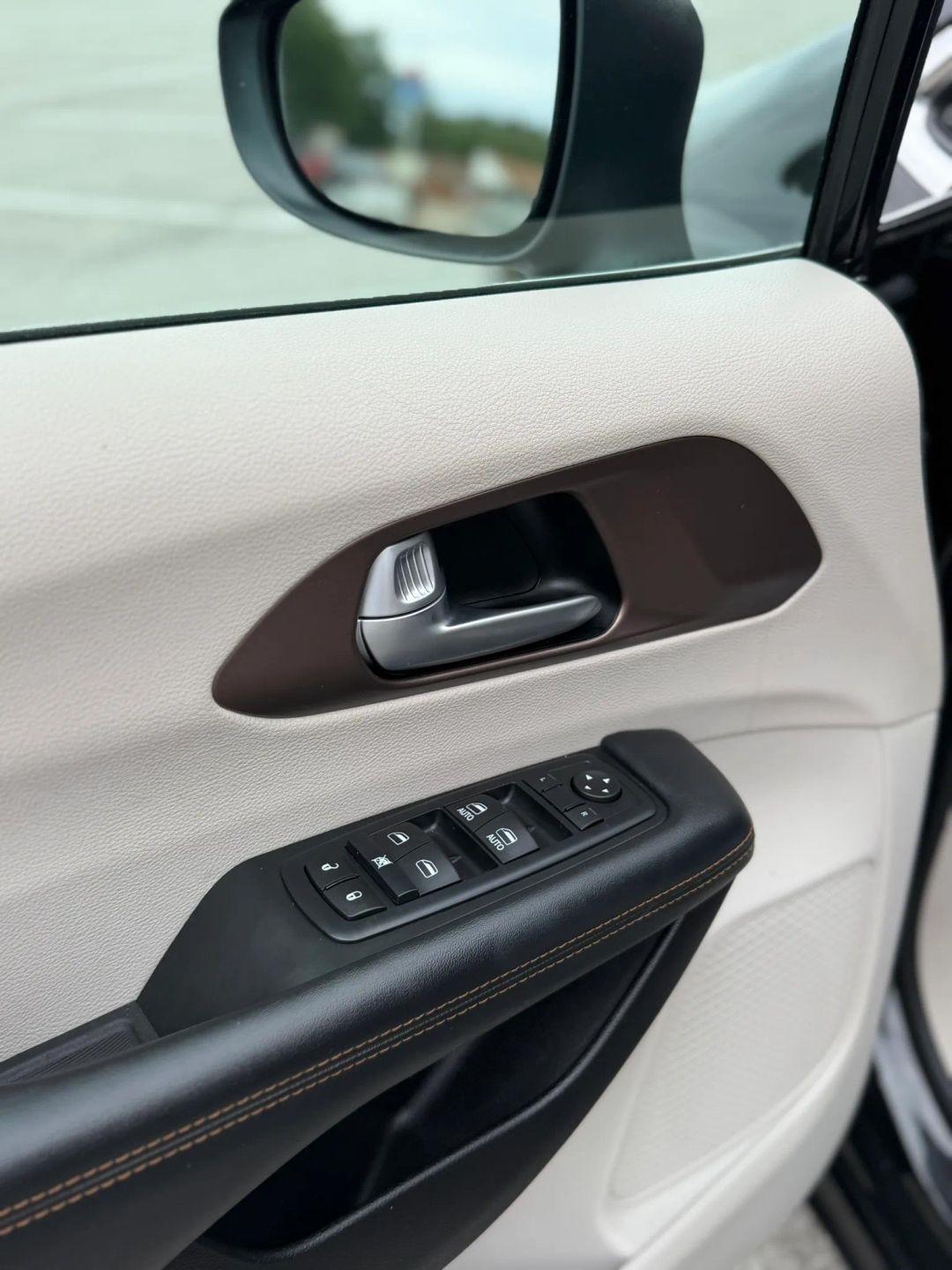 Chrysler Pacifica Touring FWD 2017