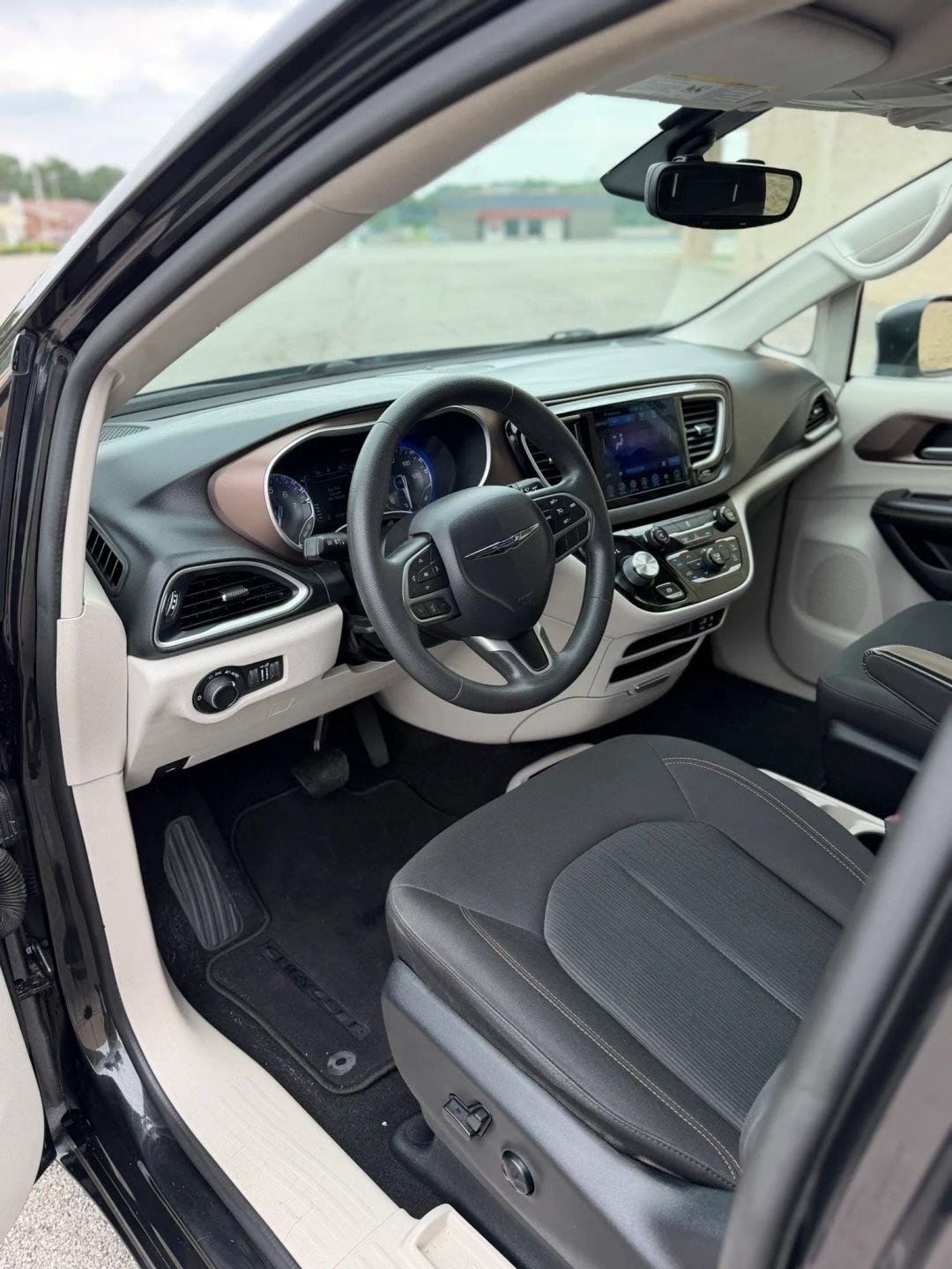 Chrysler Pacifica Touring FWD 2017