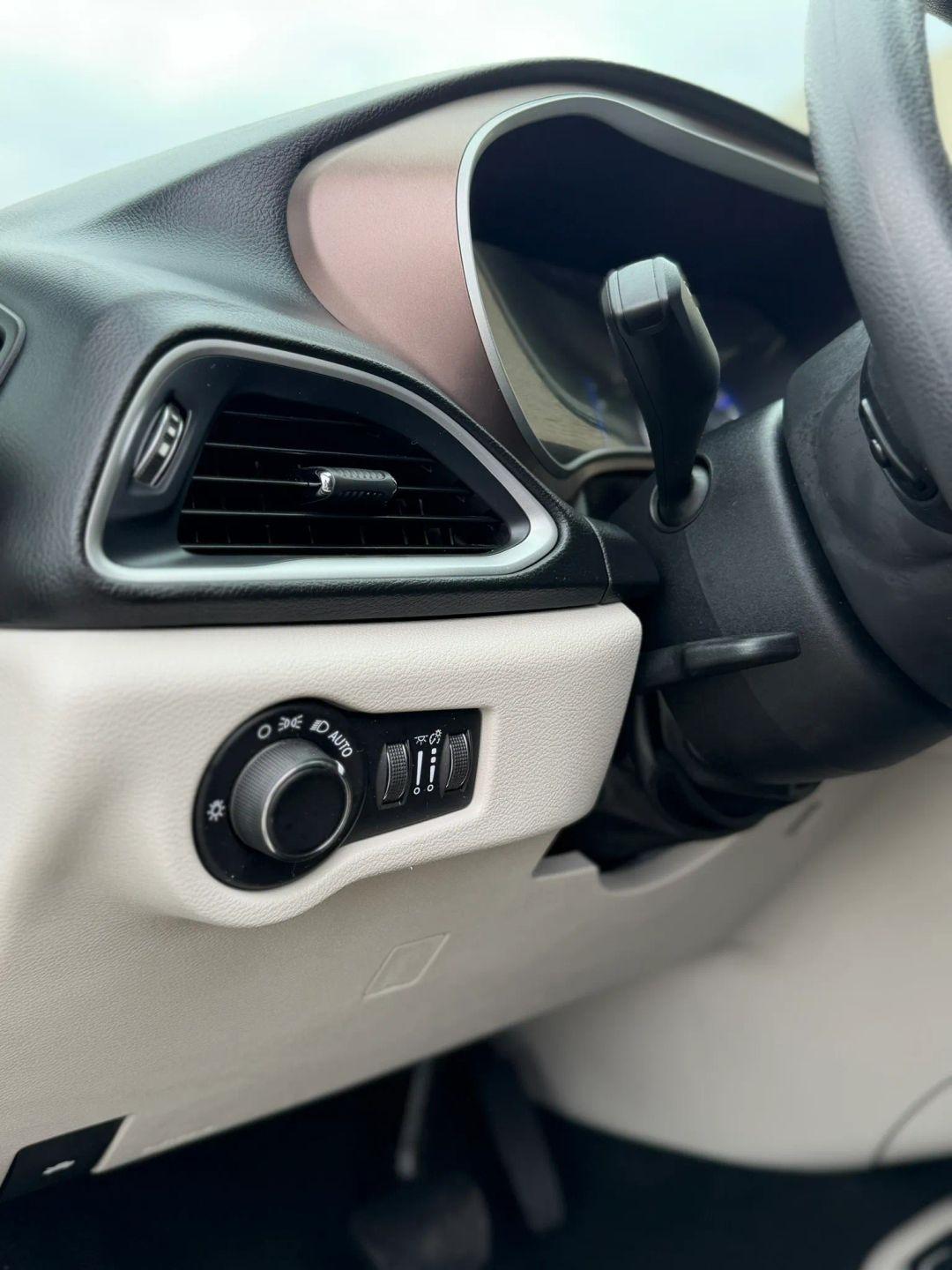 Chrysler Pacifica Touring FWD 2017