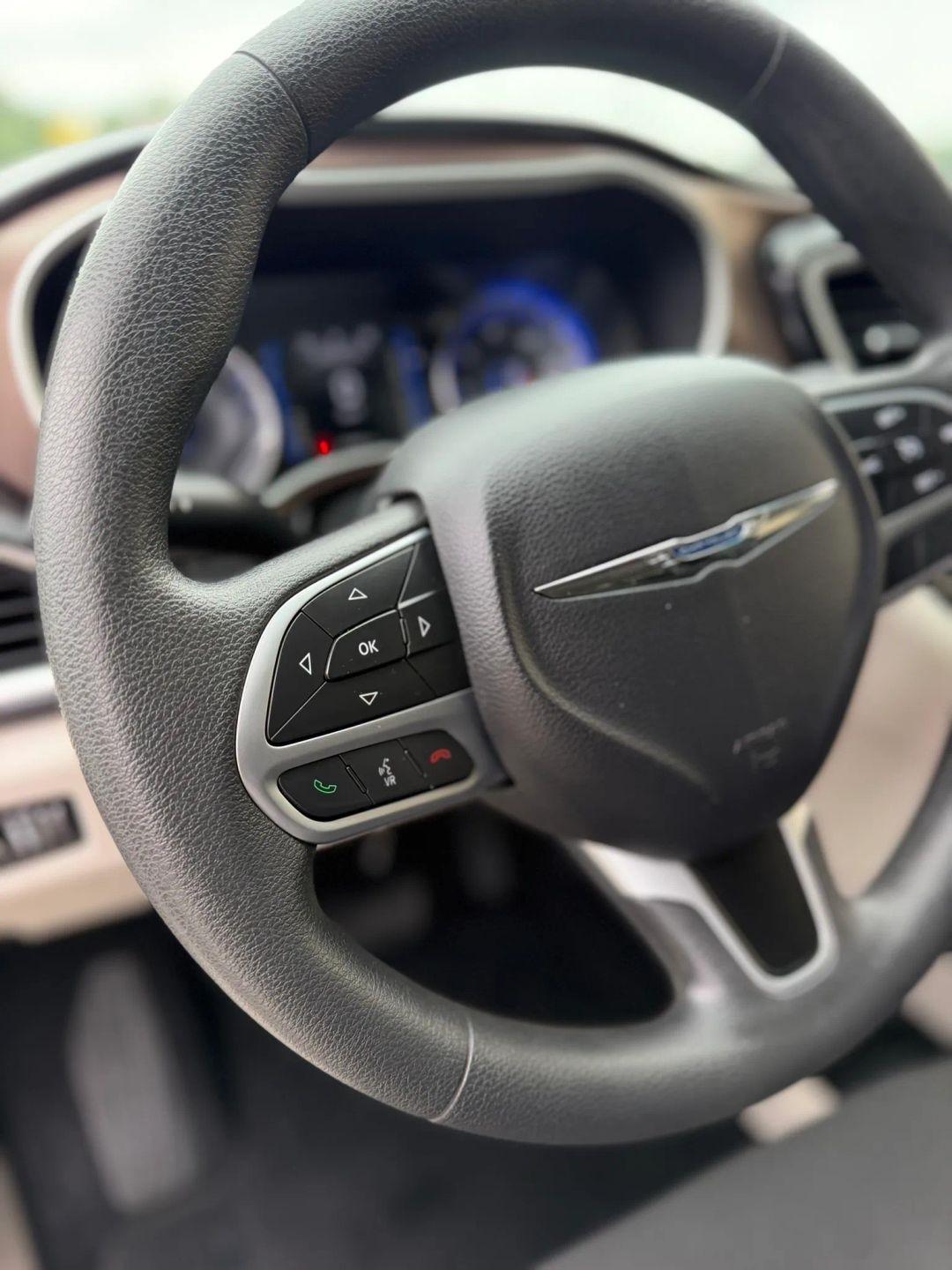 Chrysler Pacifica Touring FWD 2017