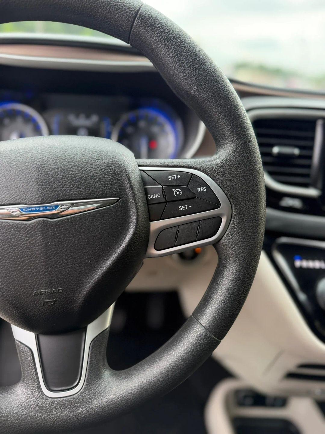 Chrysler Pacifica Touring FWD 2017