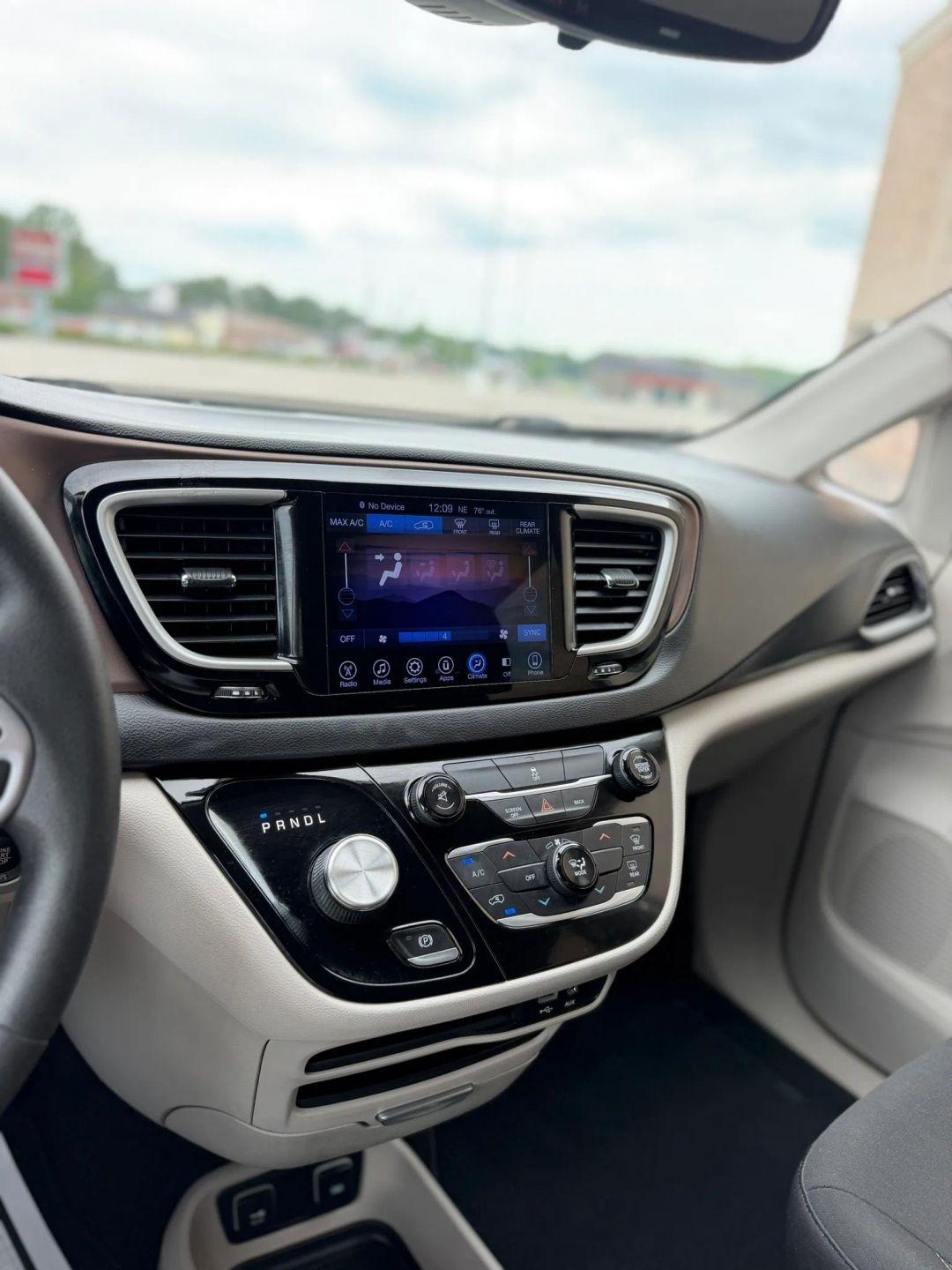 Chrysler Pacifica Touring FWD 2017