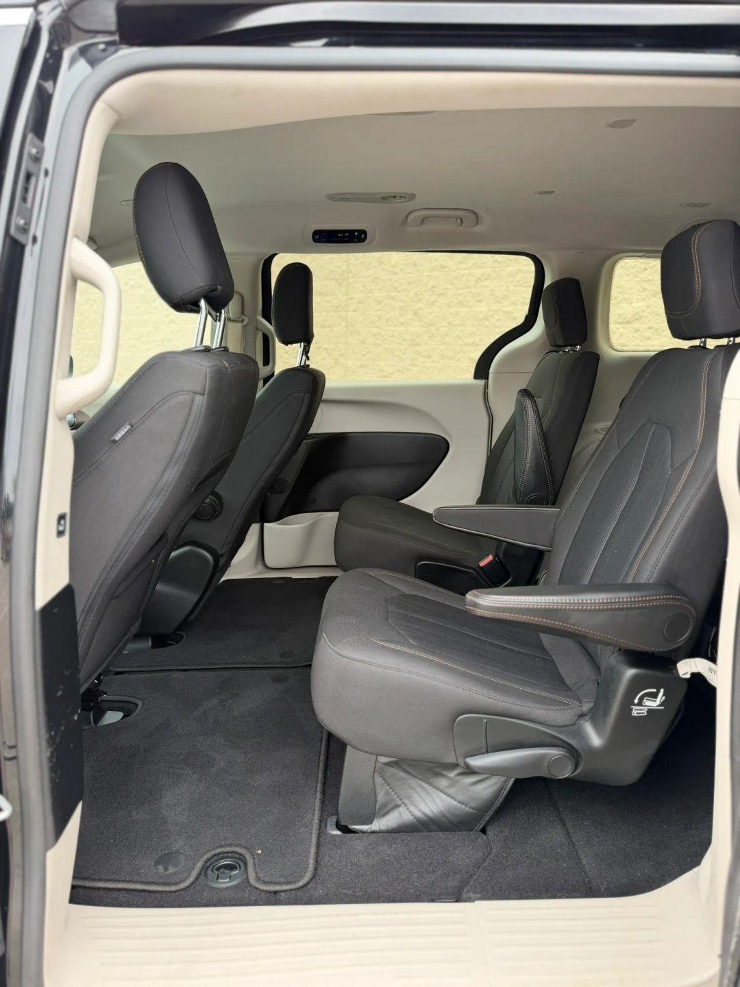 Chrysler Pacifica Touring FWD 2017