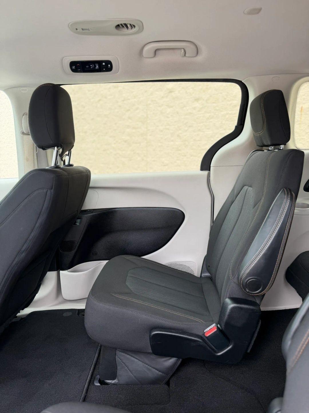 Chrysler Pacifica Touring FWD 2017