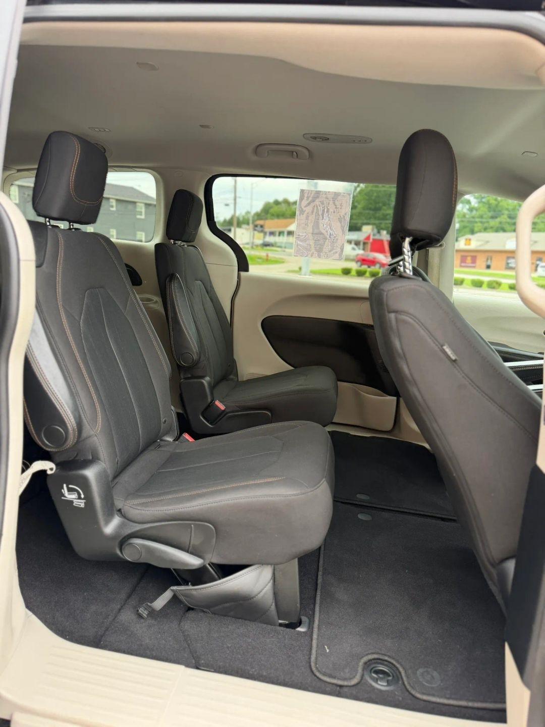 Chrysler Pacifica Touring FWD 2017