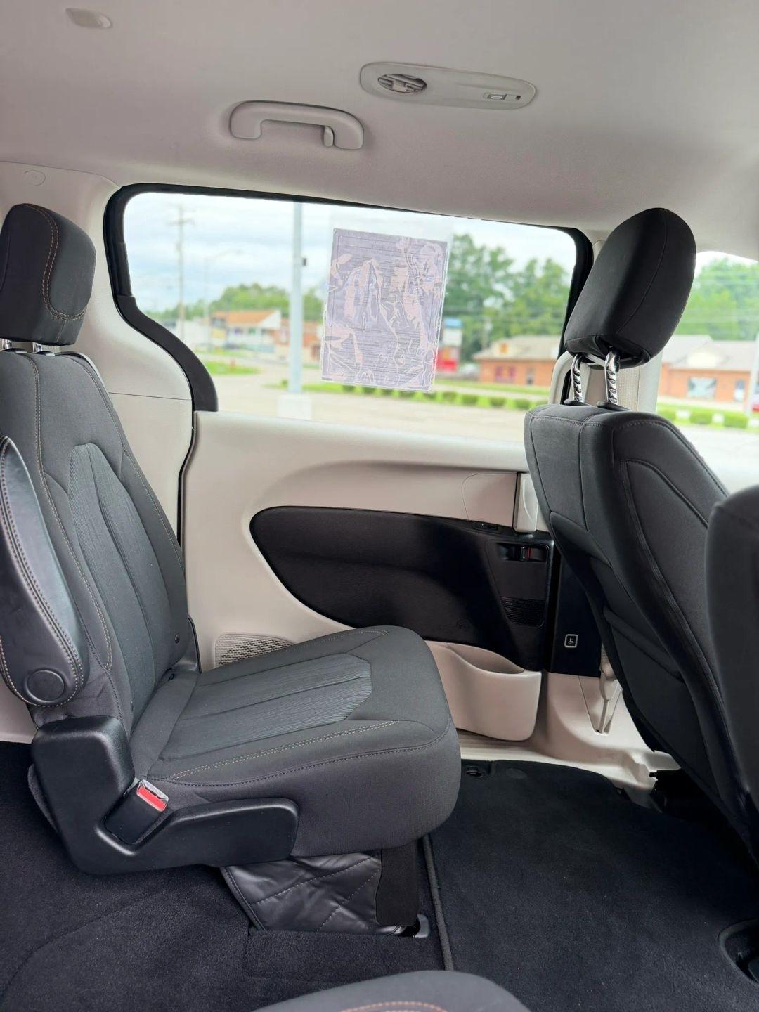 Chrysler Pacifica Touring FWD 2017