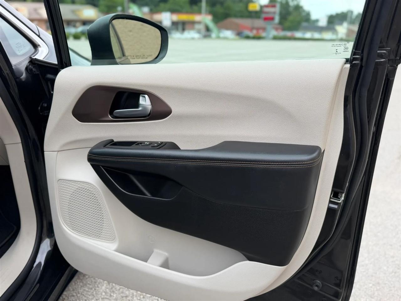 Chrysler Pacifica Touring FWD 2017