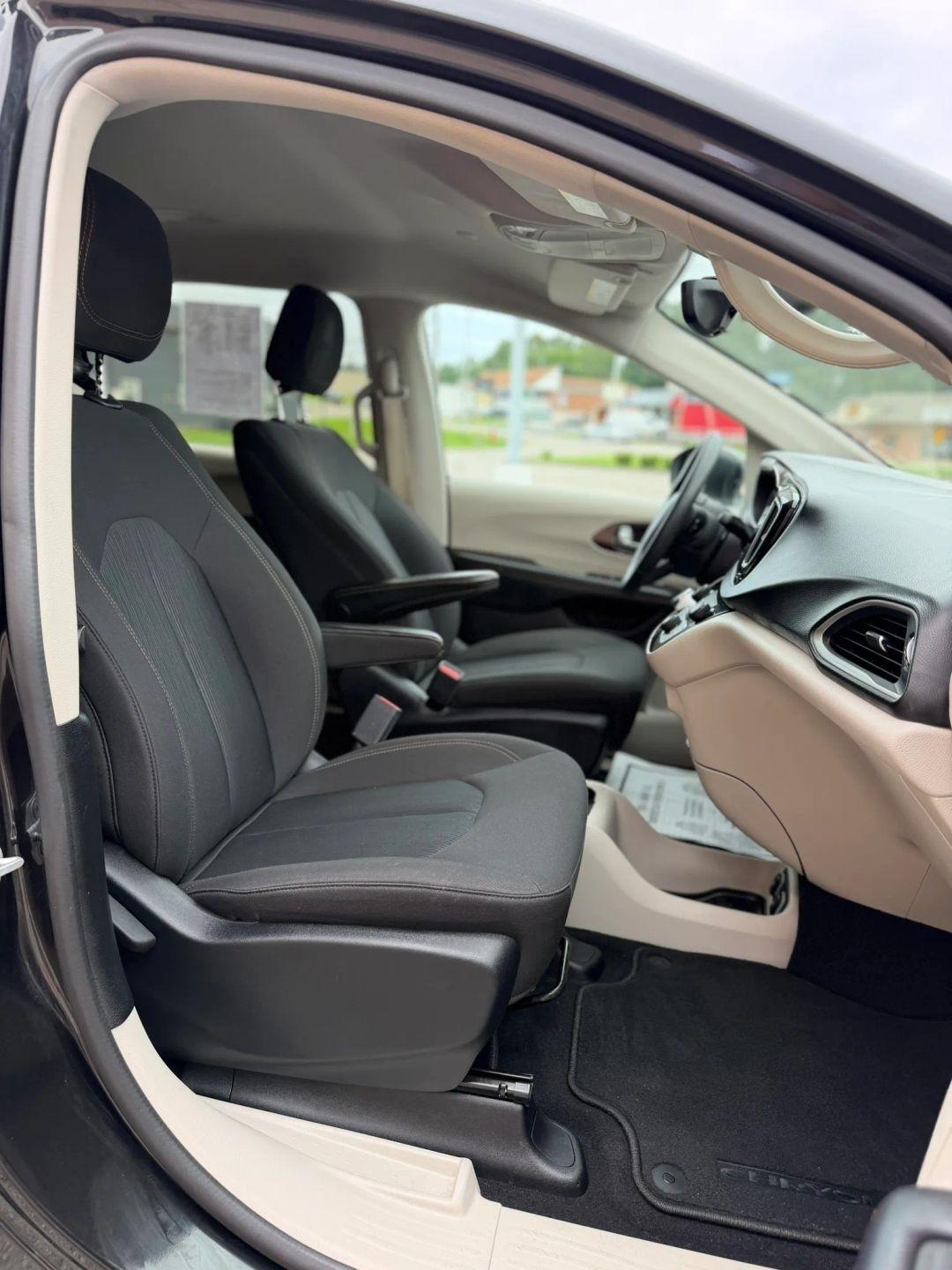 Chrysler Pacifica Touring FWD 2017
