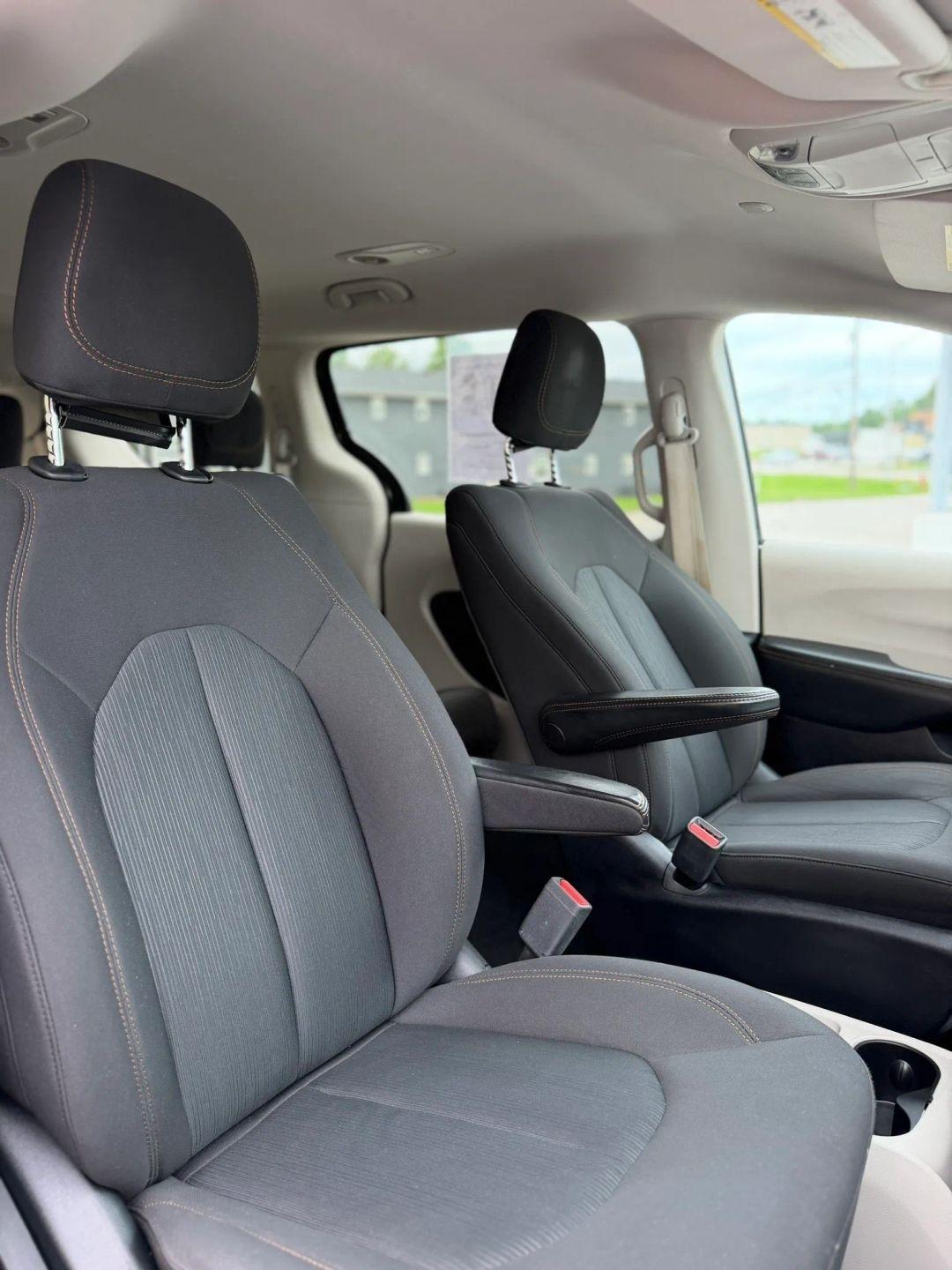 Chrysler Pacifica Touring FWD 2017
