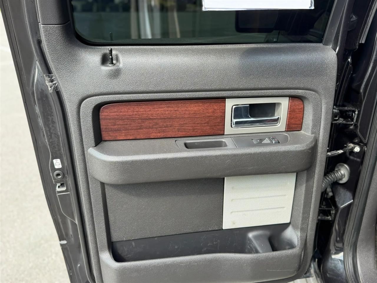 Ford F-150 4WD SuperCrew 145" Platinum 2014