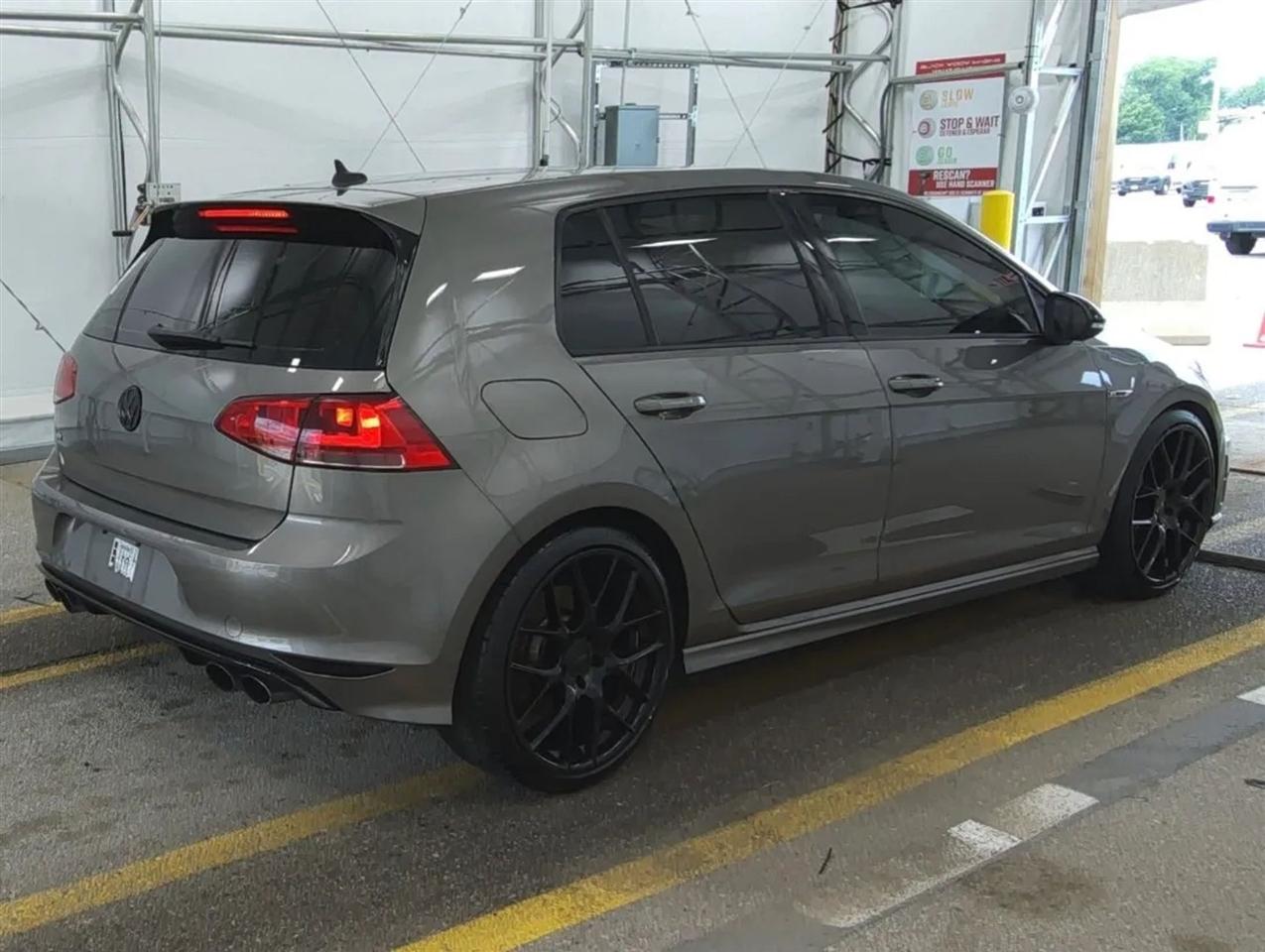 Volkswagen Golf R 4-Door Manual w/DCC/Nav 2017