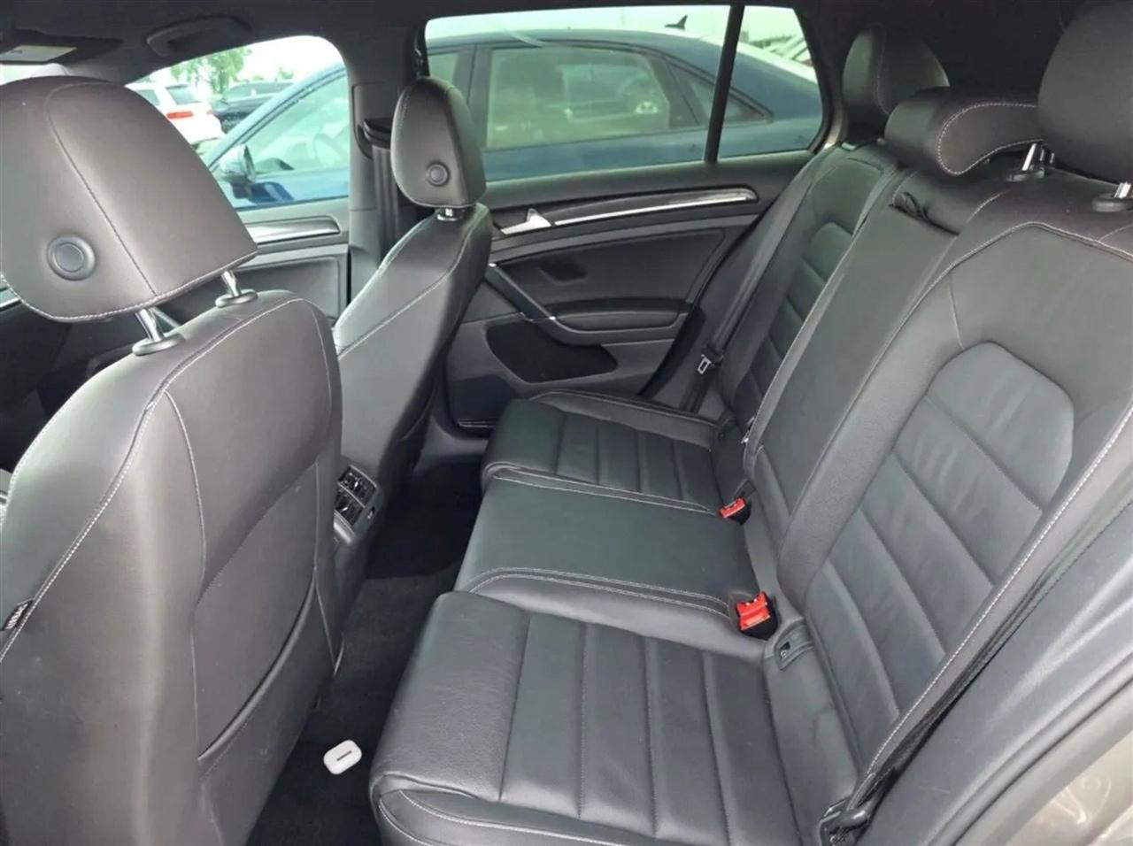 Volkswagen Golf R 4-Door Manual w/DCC/Nav 2017