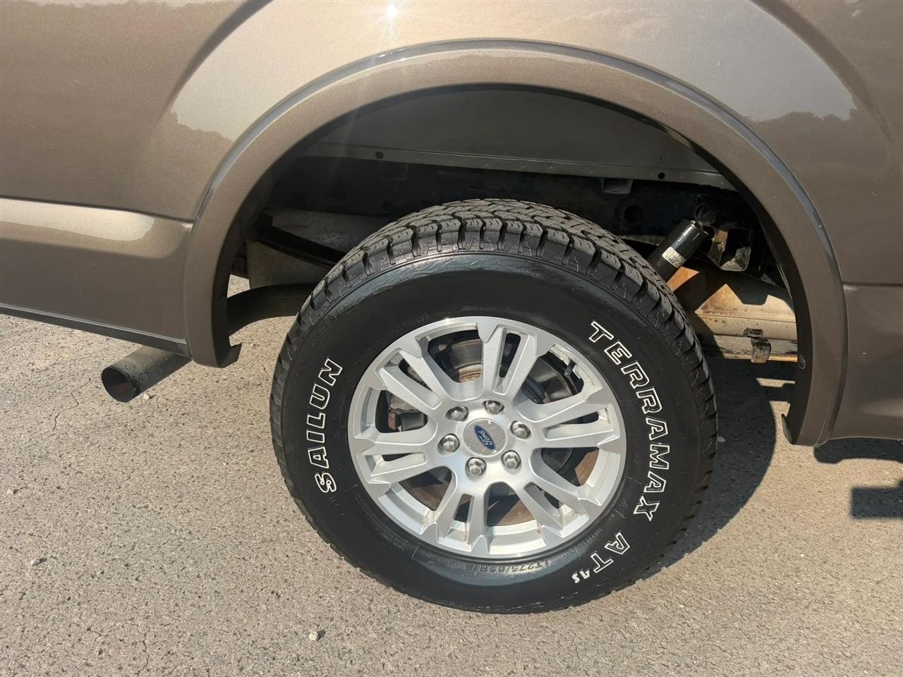 Ford F-150 4WD SuperCrew 145" Lariat 2016