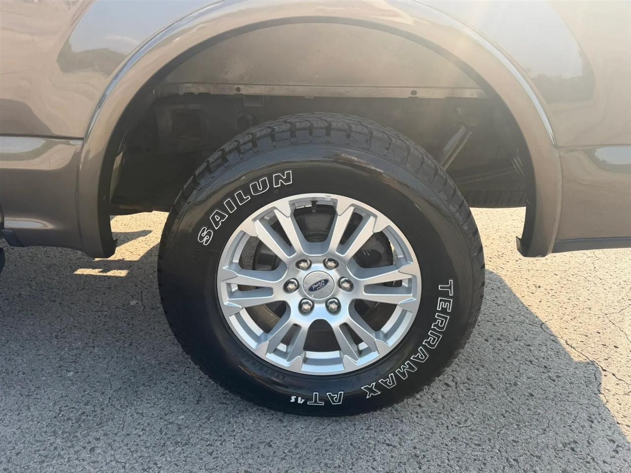 Ford F-150 4WD SuperCrew 145" Lariat 2016