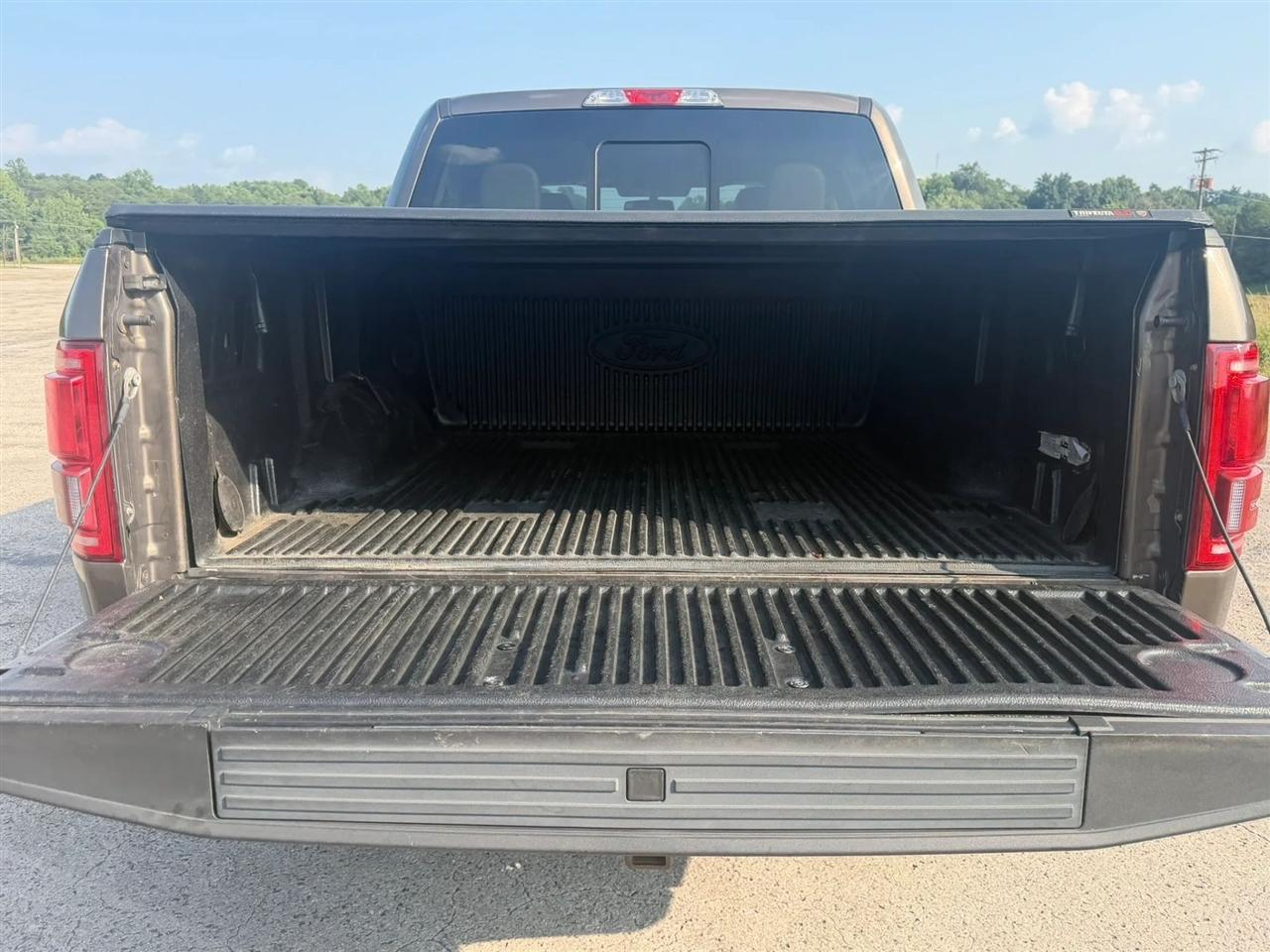 Ford F-150 4WD SuperCrew 145" Lariat 2016