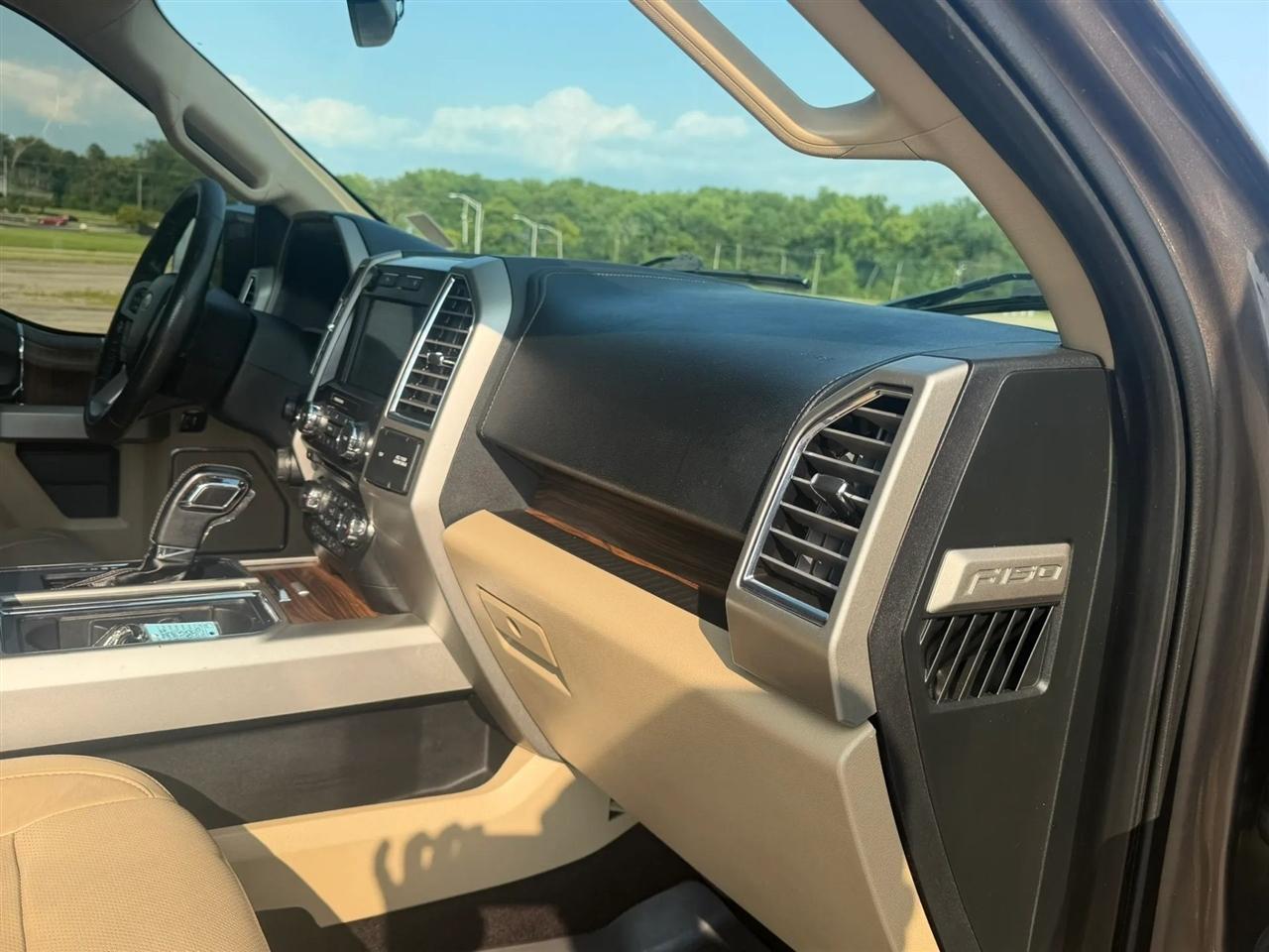 Ford F-150 4WD SuperCrew 145" Lariat 2016