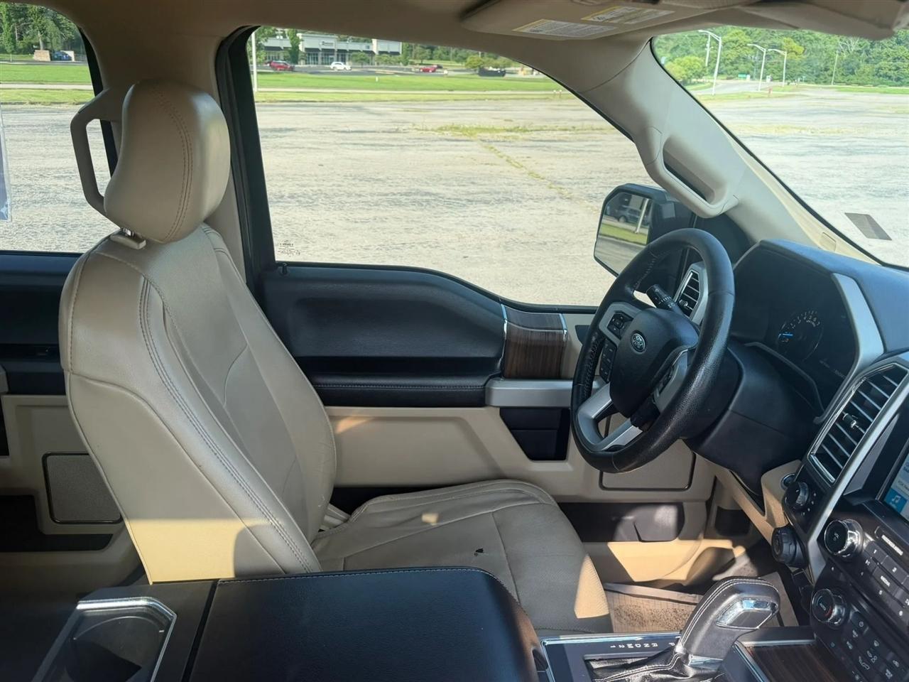 Ford F-150 4WD SuperCrew 145" Lariat 2016