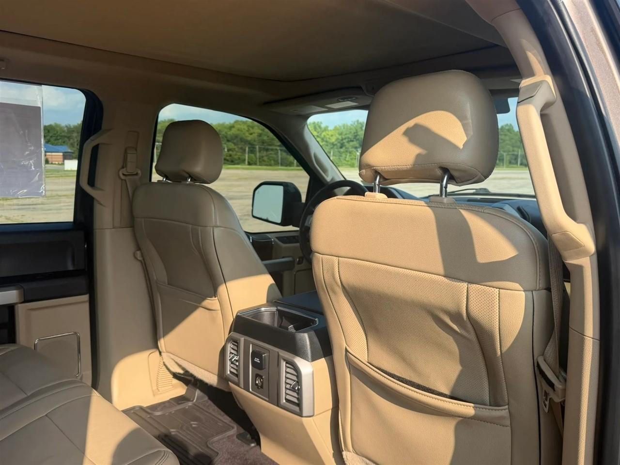 Ford F-150 4WD SuperCrew 145" Lariat 2016