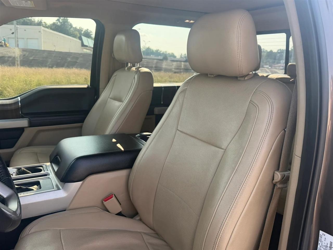 Ford F-150 4WD SuperCrew 145" Lariat 2016