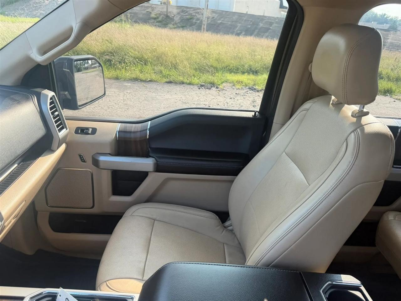Ford F-150 4WD SuperCrew 145" Lariat 2016