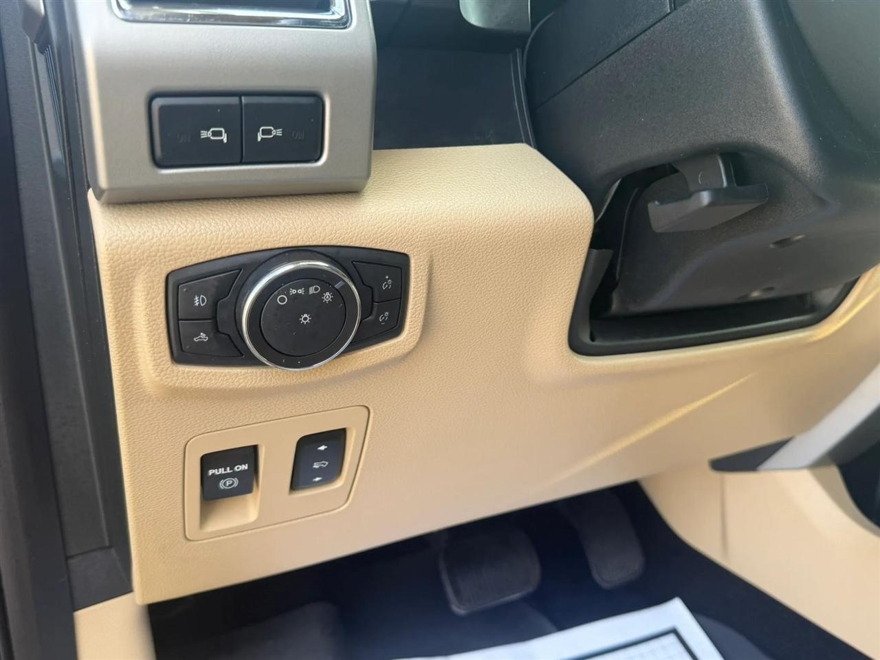 Ford F-150 4WD SuperCrew 145" Lariat 2016