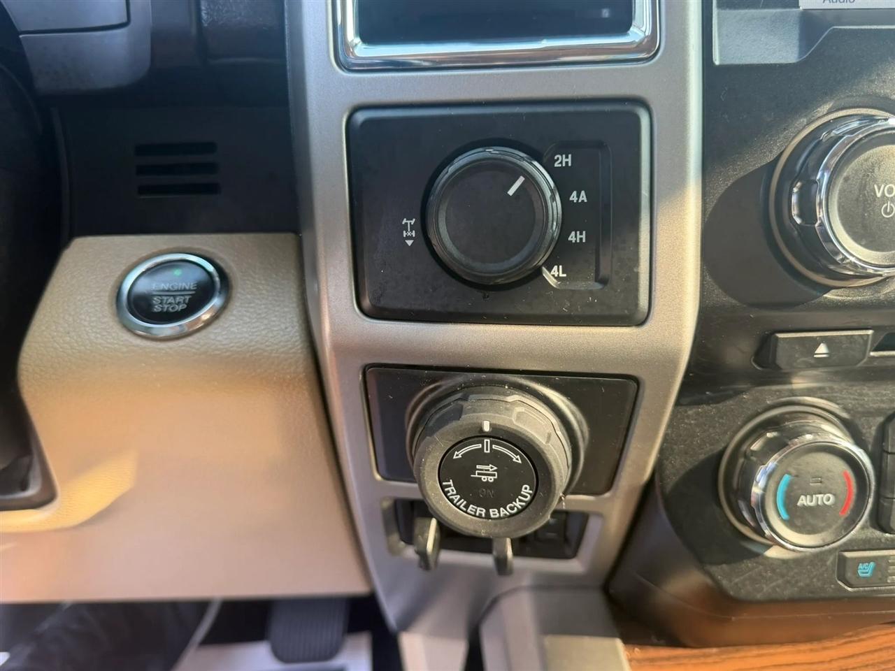 Ford F-150 4WD SuperCrew 145" Lariat 2016