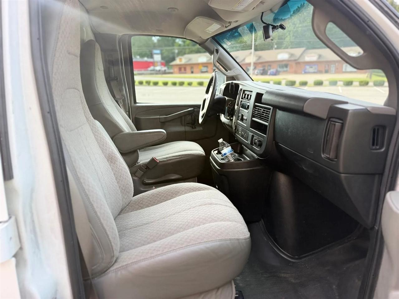 Chevrolet Express Cargo Van RWD 2500 135" 2019