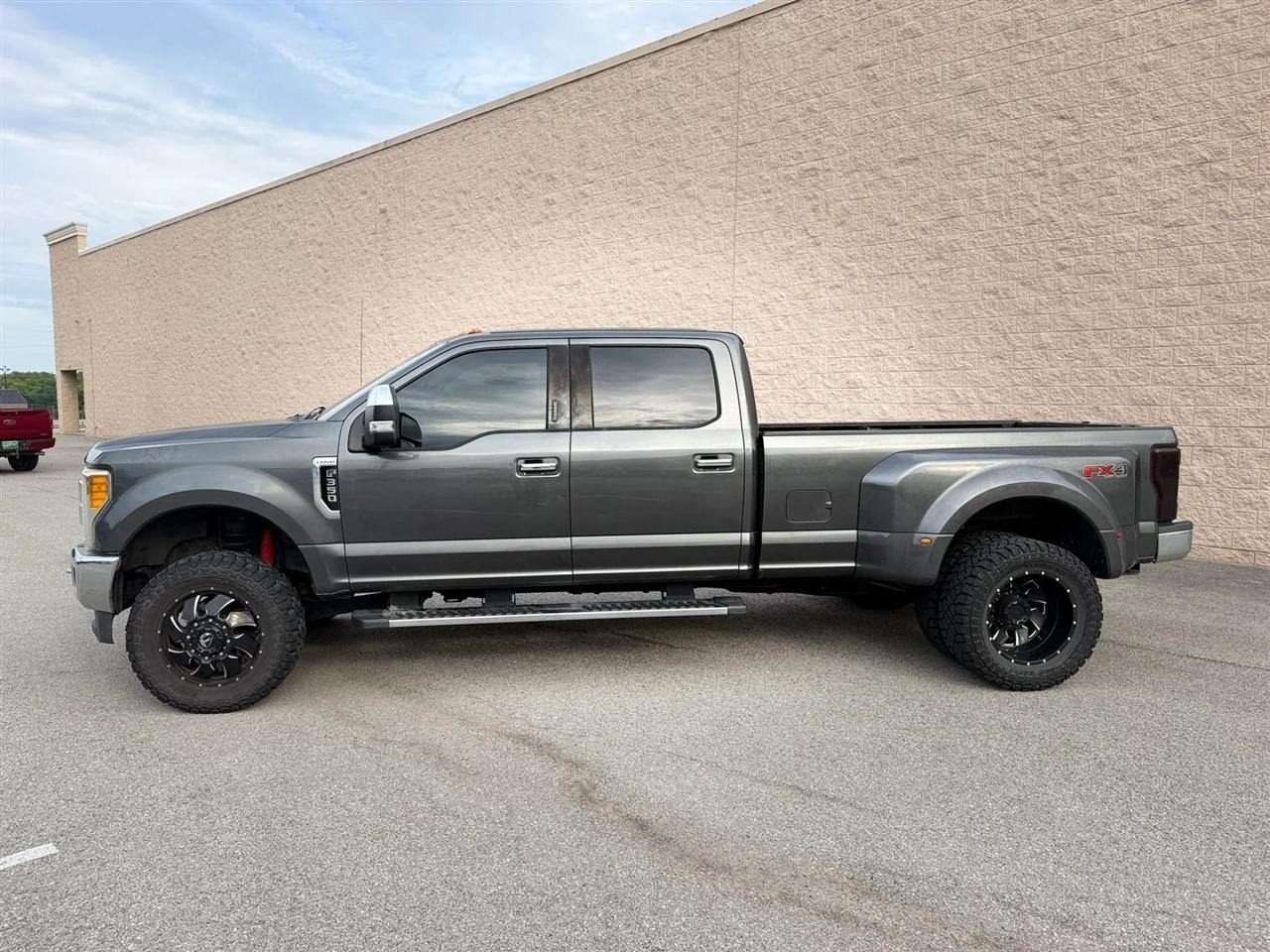 Ford Super Duty F-350 DRW King Ranch 4WD Crew Cab 8' Box 2017