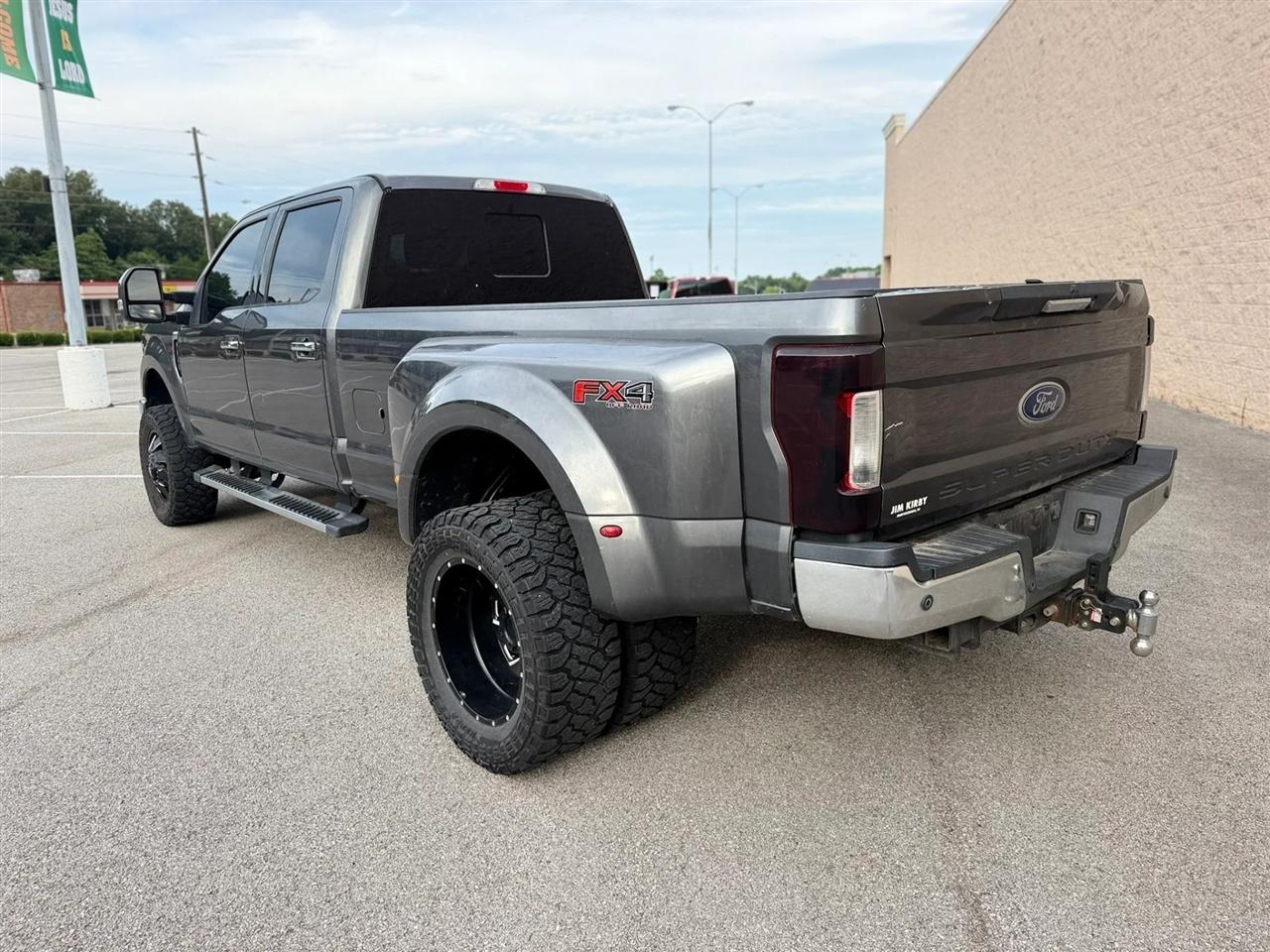 Ford Super Duty F-350 DRW King Ranch 4WD Crew Cab 8' Box 2017