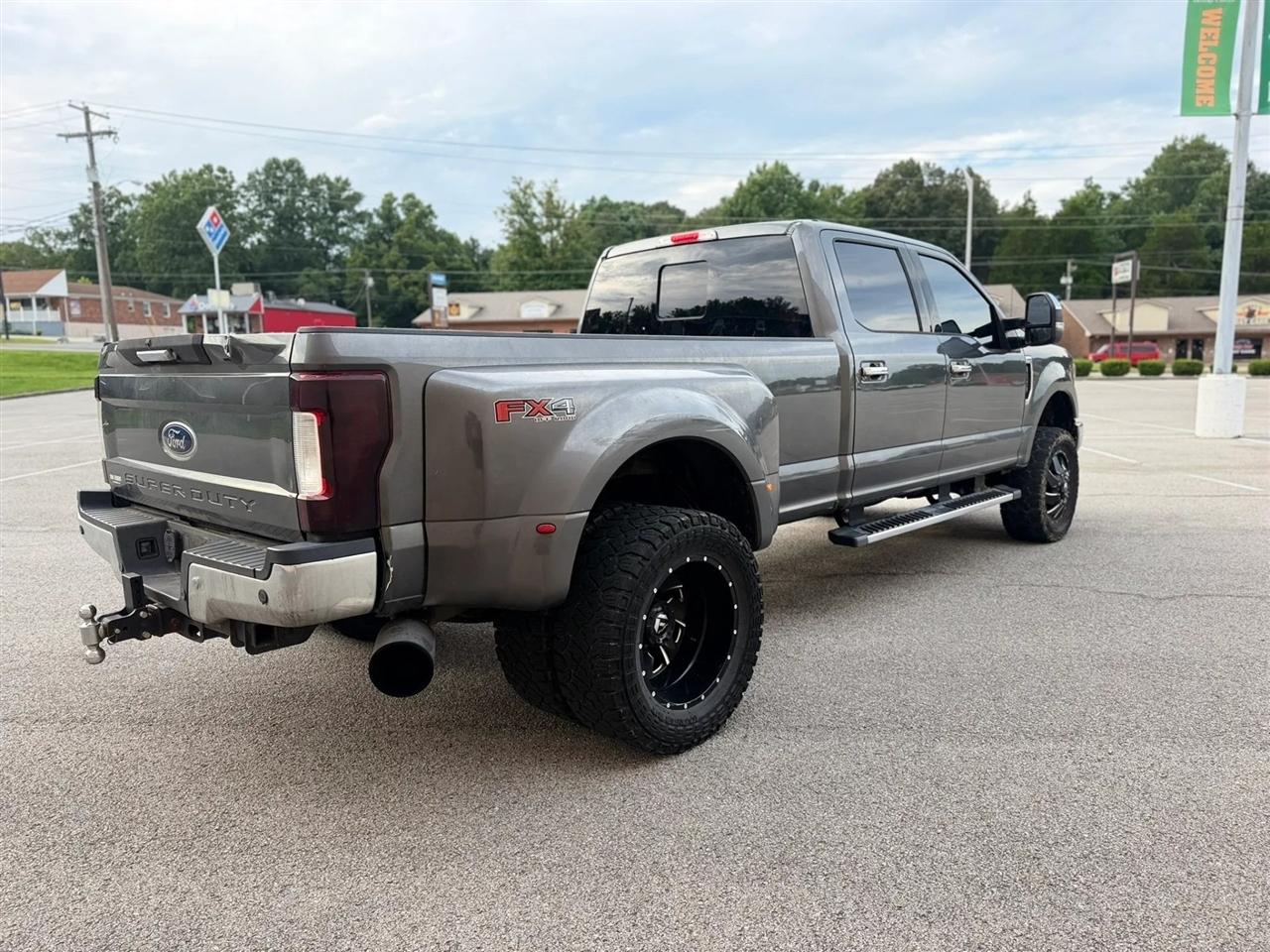 Ford Super Duty F-350 DRW King Ranch 4WD Crew Cab 8' Box 2017