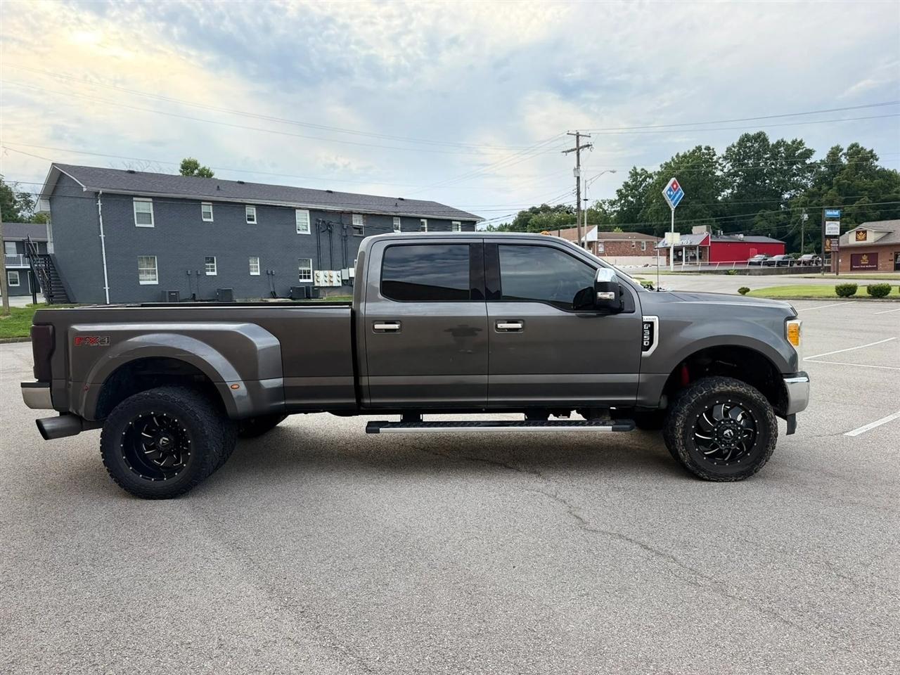Ford Super Duty F-350 DRW King Ranch 4WD Crew Cab 8' Box 2017