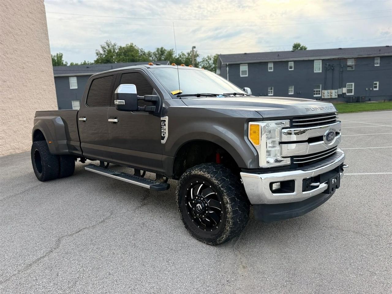 Ford Super Duty F-350 DRW King Ranch 4WD Crew Cab 8' Box 2017