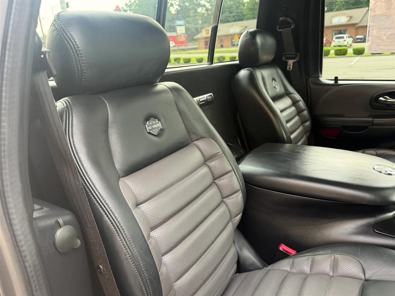 Ford F-150 SuperCrew 139" Harley Davidson 2002