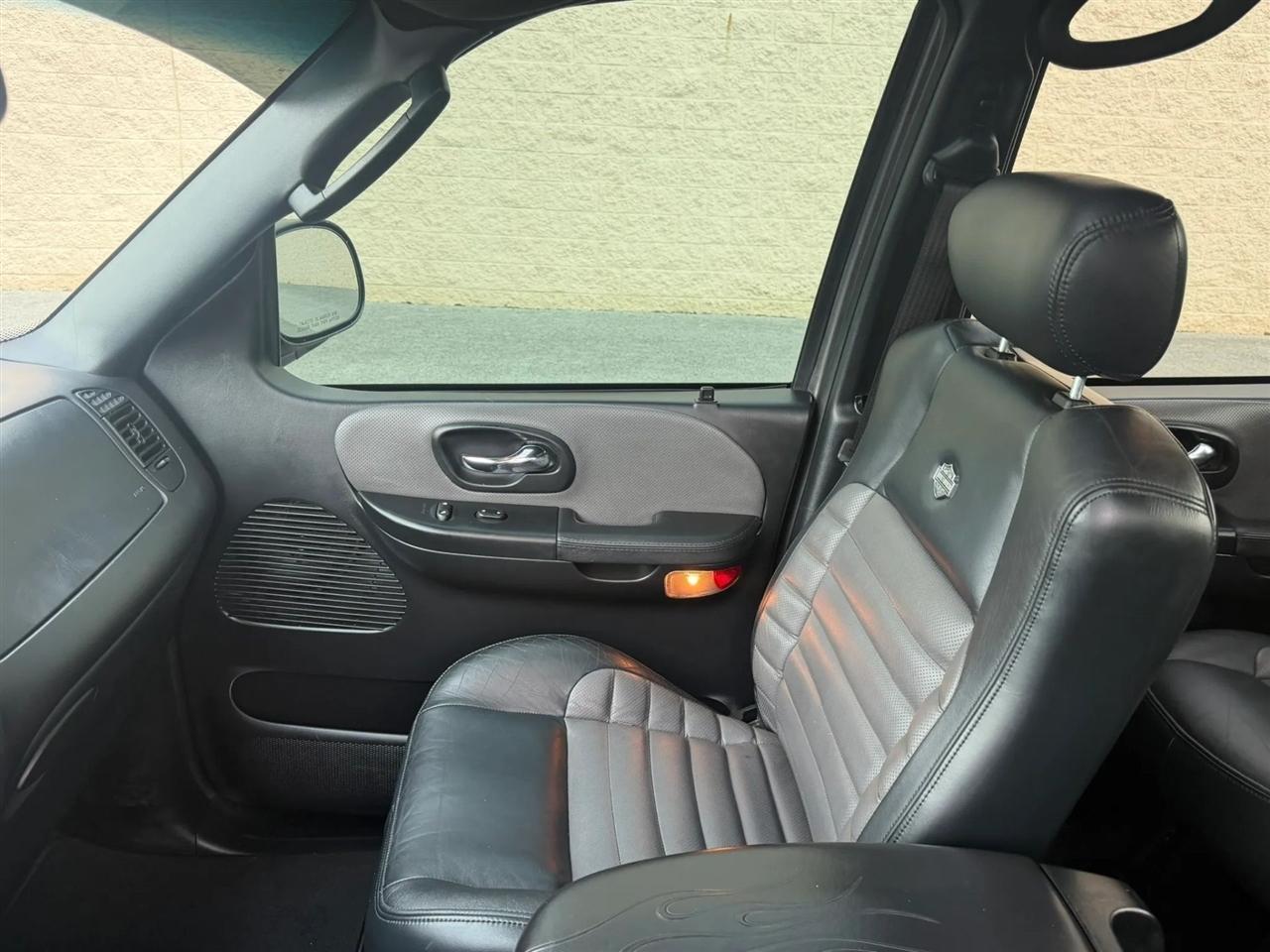 Ford F-150 SuperCrew 139" Harley Davidson 2002