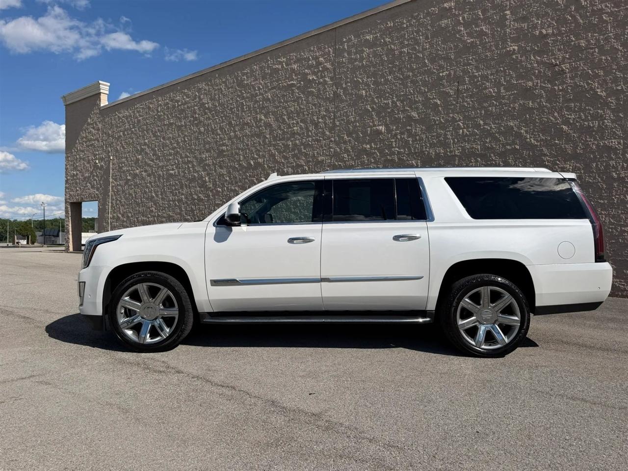 Cadillac Escalade ESV 4WD 4dr Luxury 2017