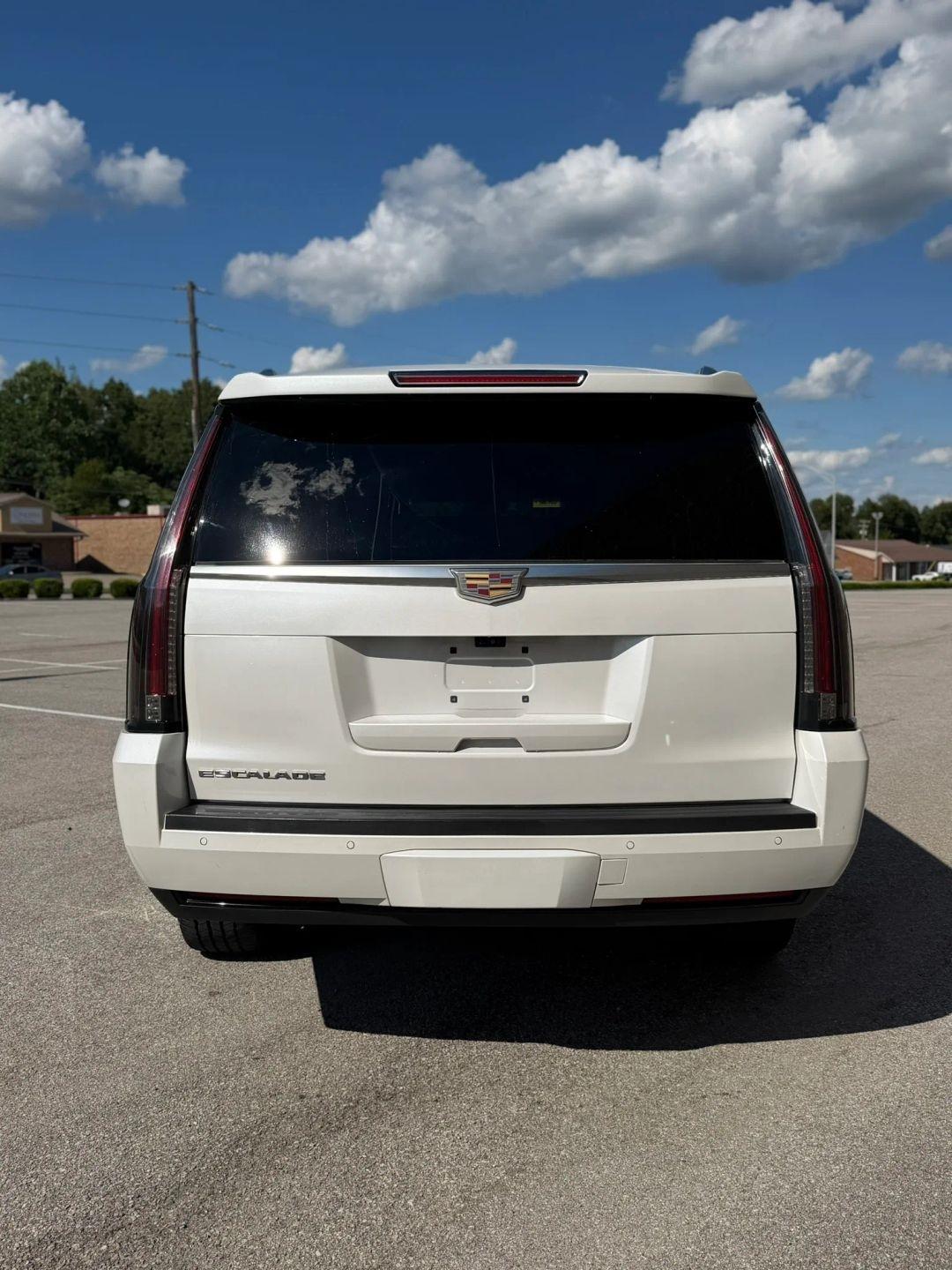 Cadillac Escalade ESV 4WD 4dr Luxury 2017