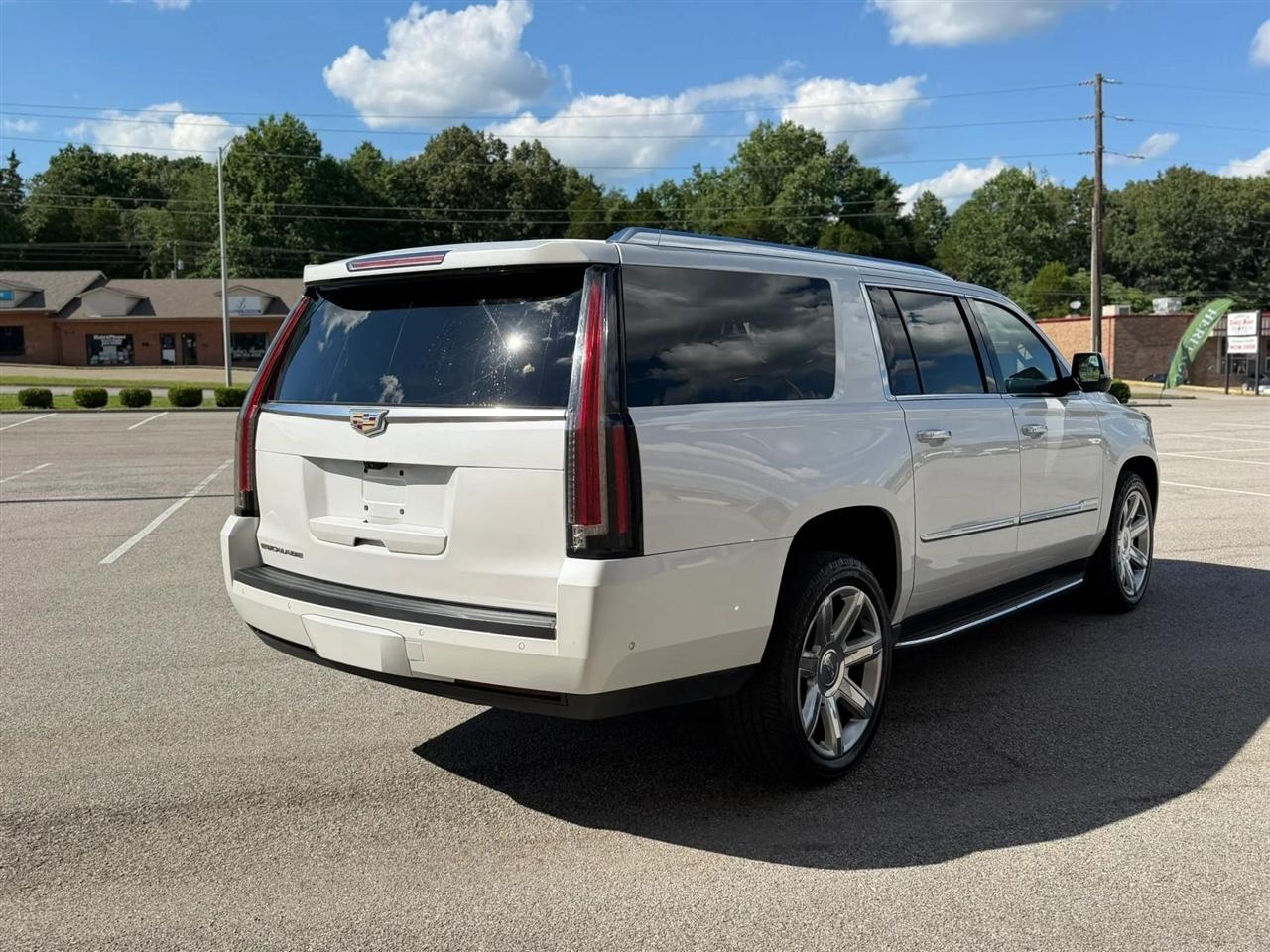 Cadillac Escalade ESV 4WD 4dr Luxury 2017