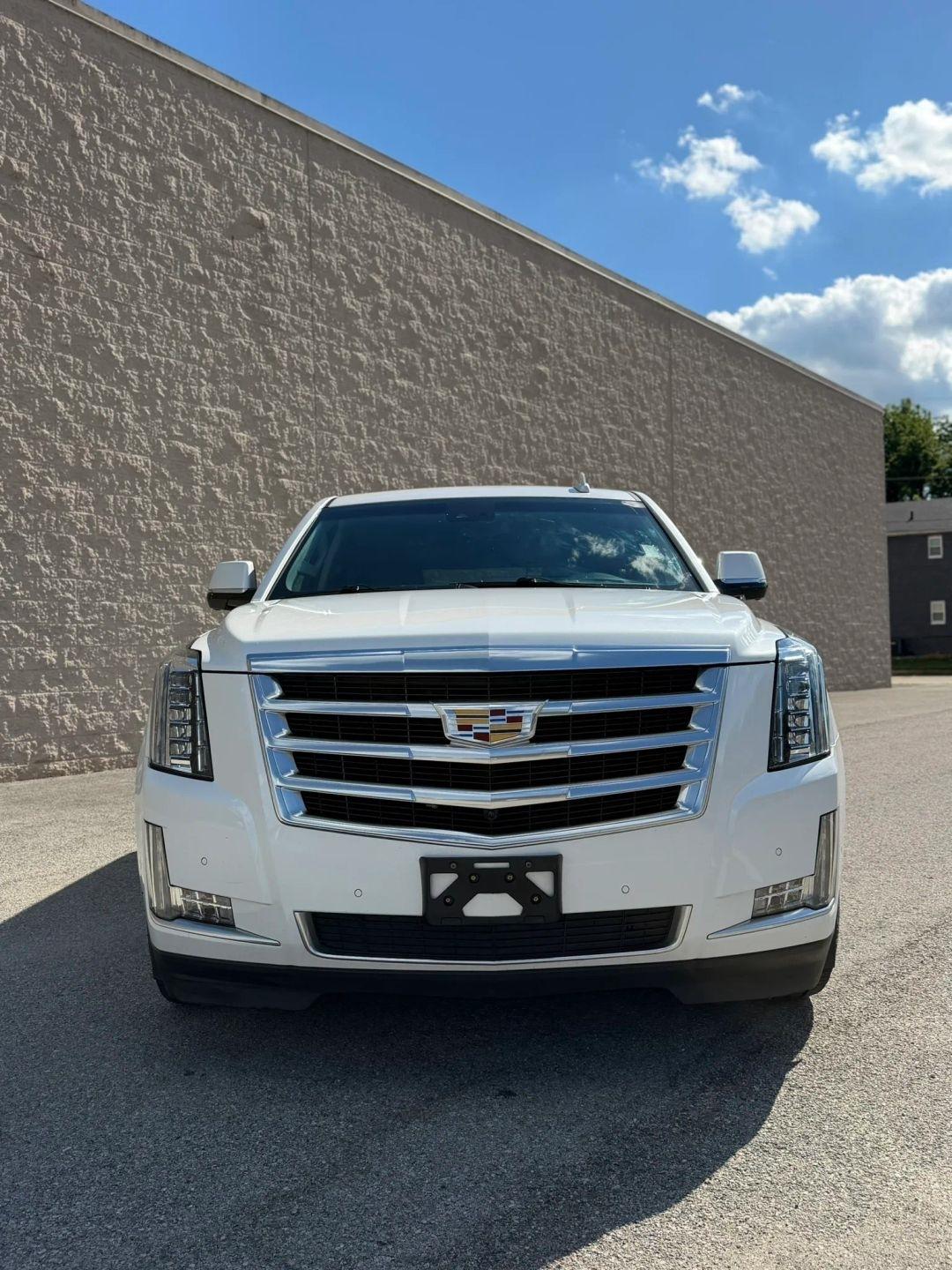 Cadillac Escalade ESV 4WD 4dr Luxury 2017