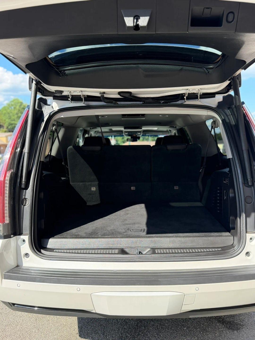Cadillac Escalade ESV 4WD 4dr Luxury 2017