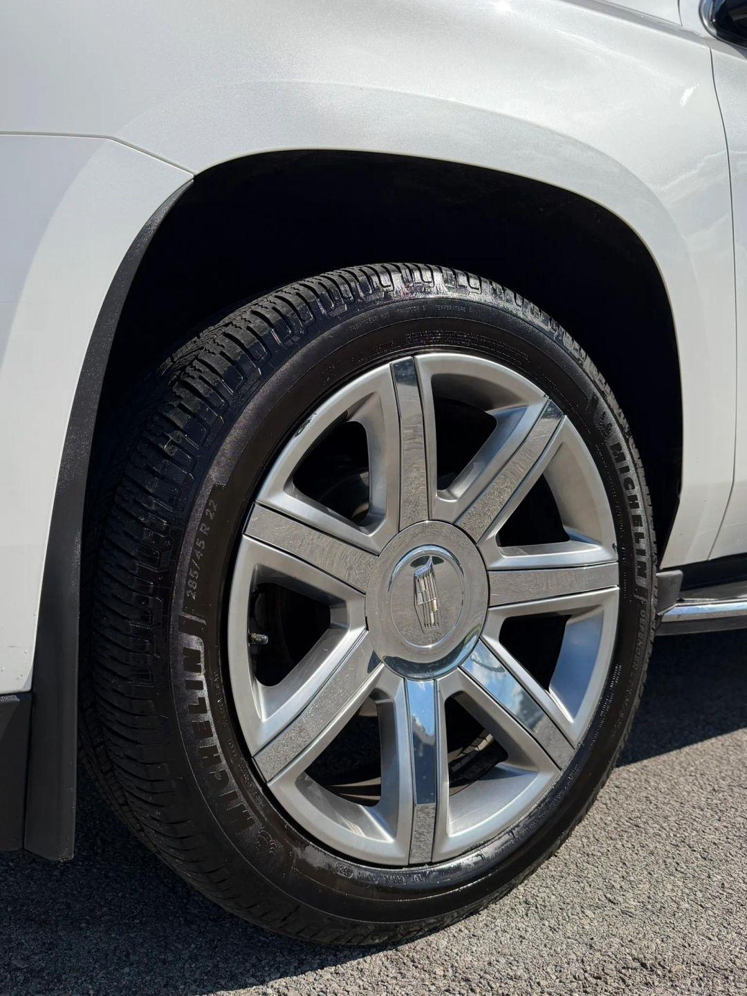 Cadillac Escalade ESV 4WD 4dr Luxury 2017