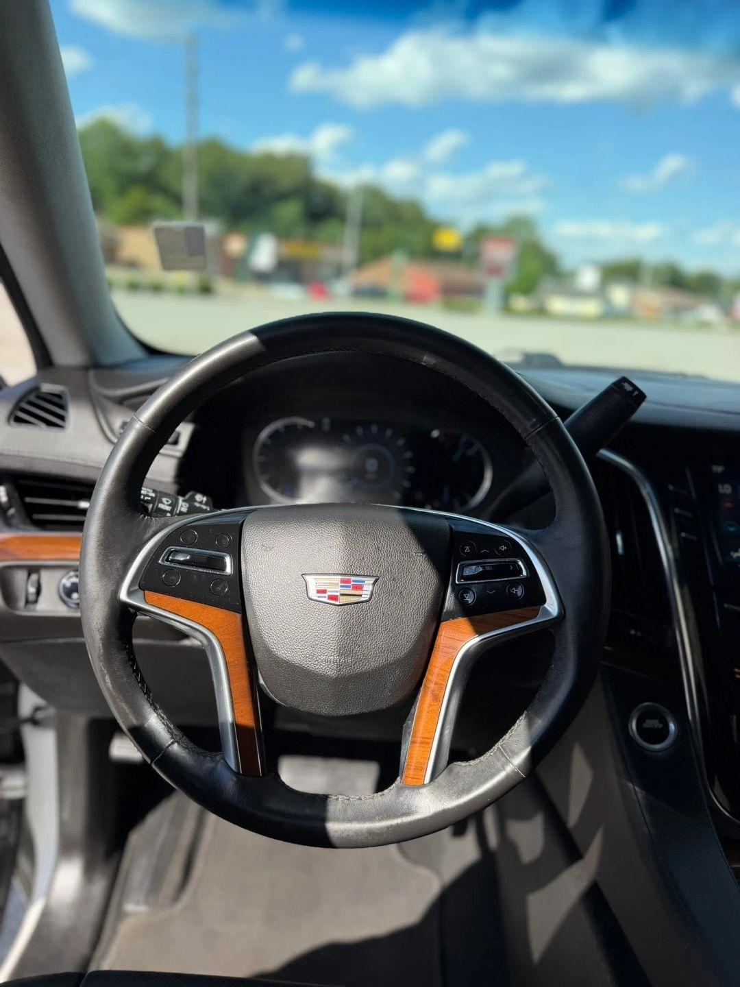 Cadillac Escalade ESV 4WD 4dr Luxury 2017
