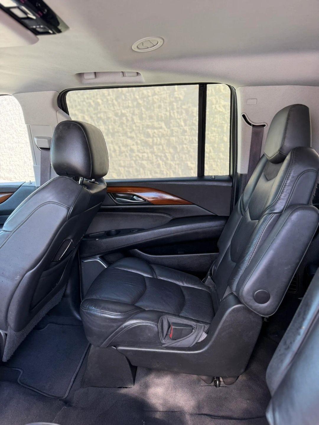 Cadillac Escalade ESV 4WD 4dr Luxury 2017