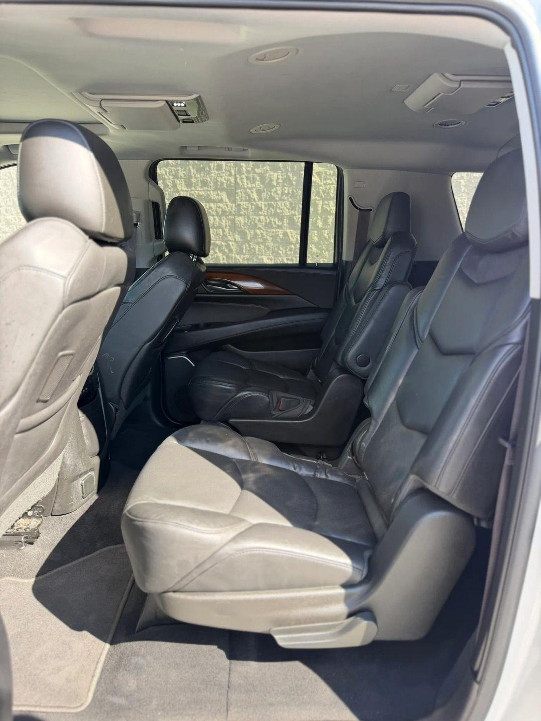 Cadillac Escalade ESV 4WD 4dr Luxury 2017